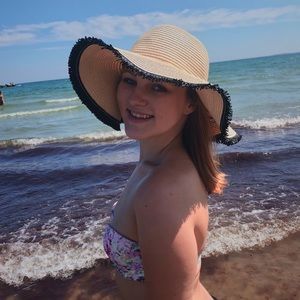 Meet your Posher, Noelle